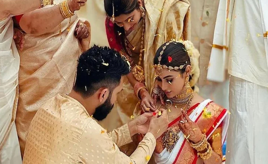 मौनी रायले गरिन् प्रेमी सुरजसँग विवाह
