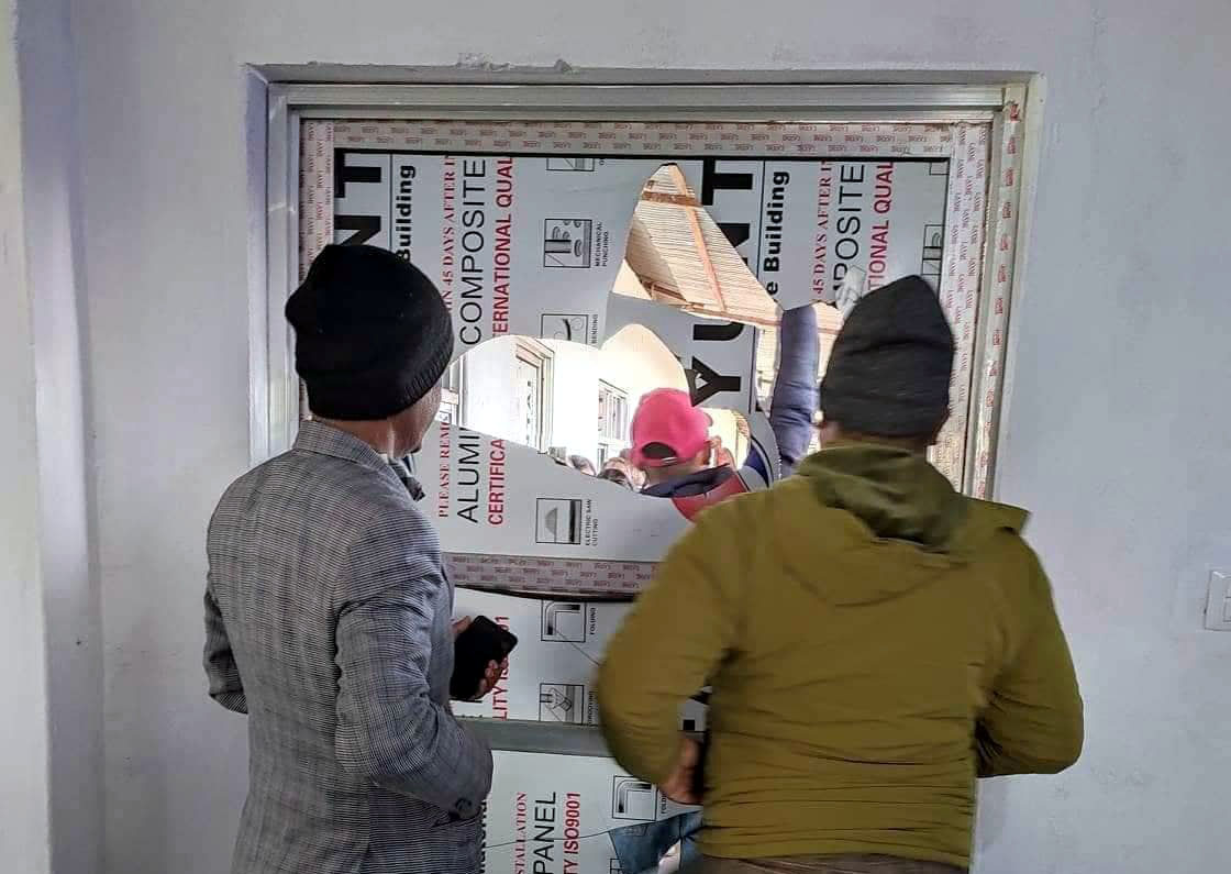 पथरी बहुमुखी क्याम्पसमा तोडफोड