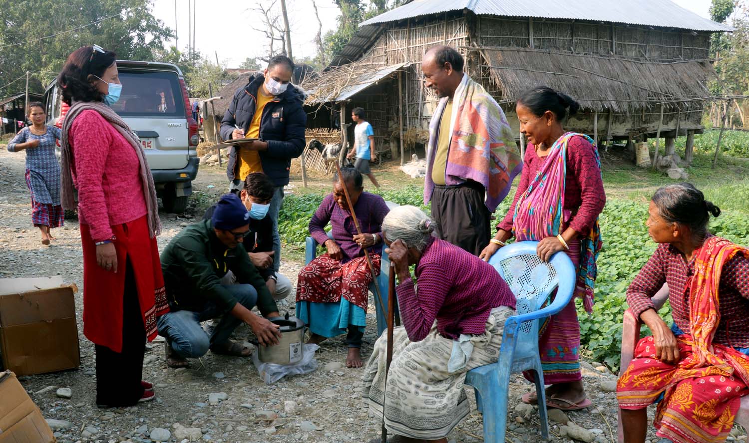 विपन्न एकल महिलाका लागि दाउरा बाल्ने बायोमास चुल्हो