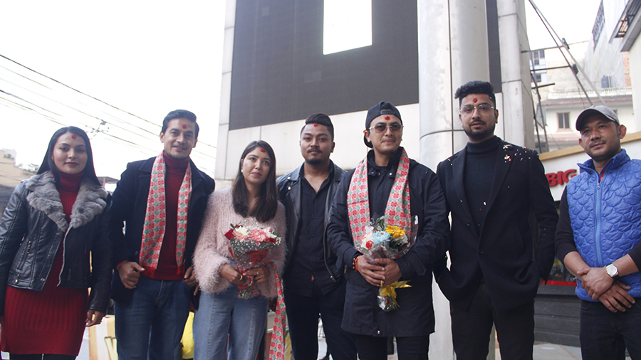 फिल्म रिलिजअघि हल–हलमा पुग्दै ‘म यस्तो गीत गाउँछु २’ टिम