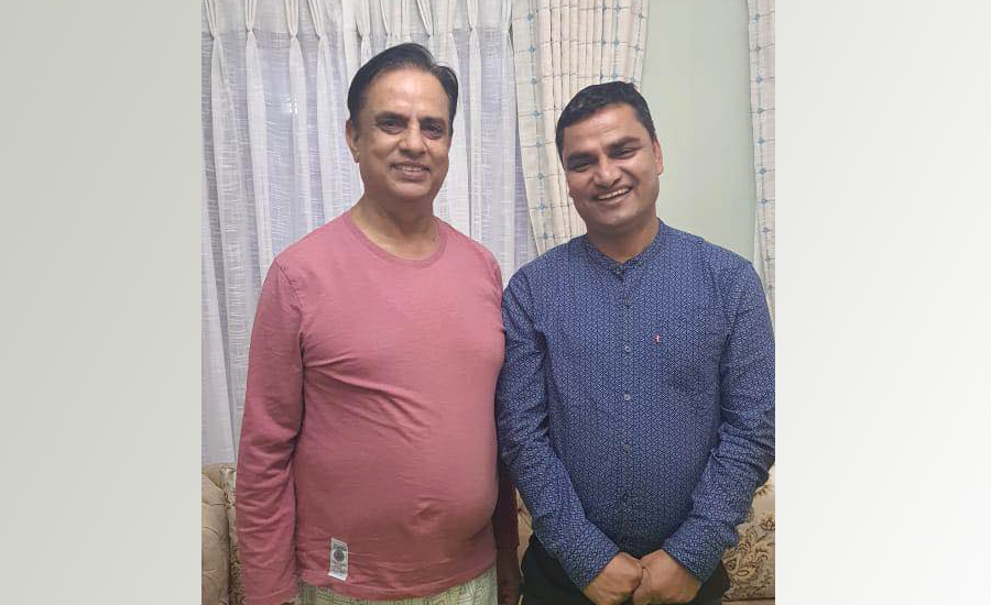 भोट माग्दै हरिवंश निवासमा कांग्रेस उम्मेदवार पौडेल