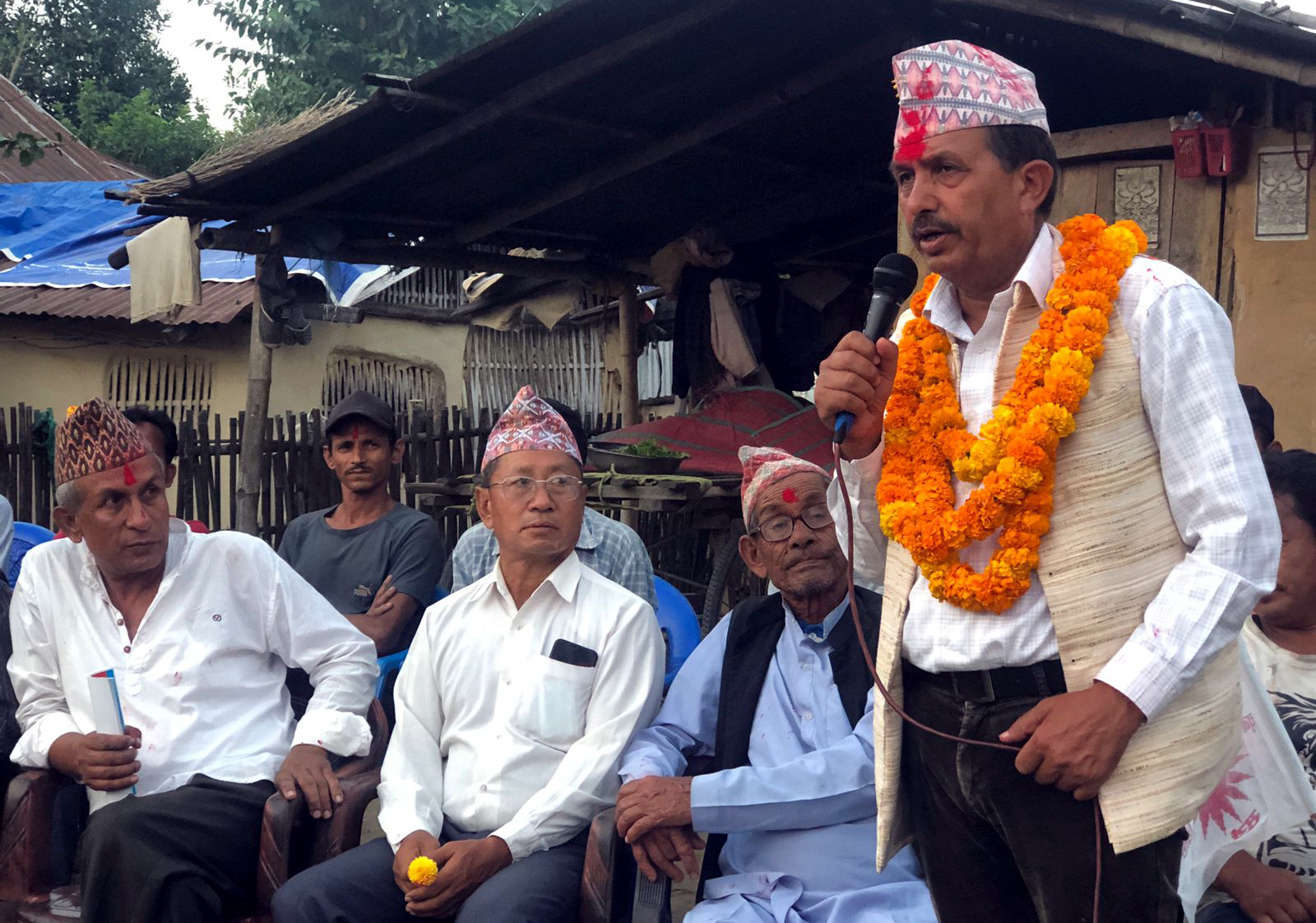 पथरीशनिश्चरे ८ मा एमालेको घरदैलो अभियान
