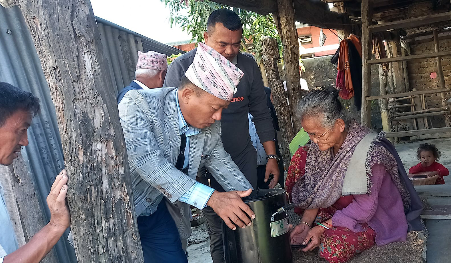 पथरीशनिश्चरे–१ मा वायुमास चुल्हो वितरण