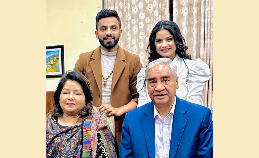 एलिना चौहान भन्छिन्– प्रधानमन्त्रीसँग फोटो खिचेर हालेपछि खुबै गाली खाएँ