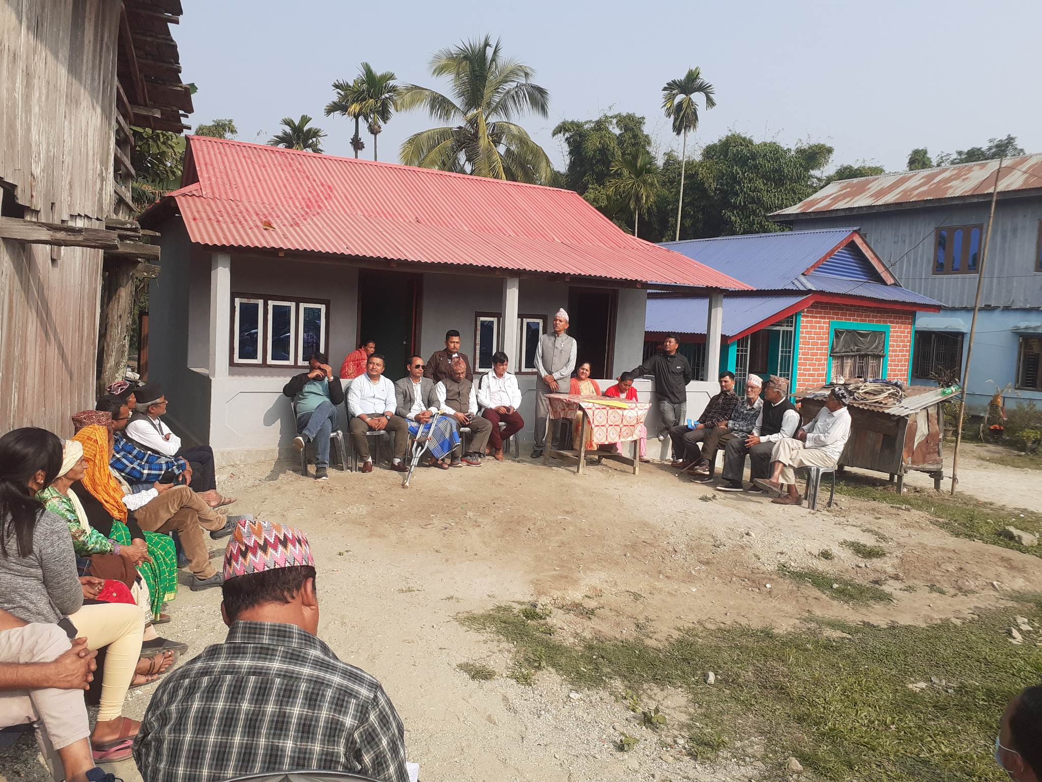 मेयर खरेलद्वारा विपन्नलाई घर हस्तान्तरण