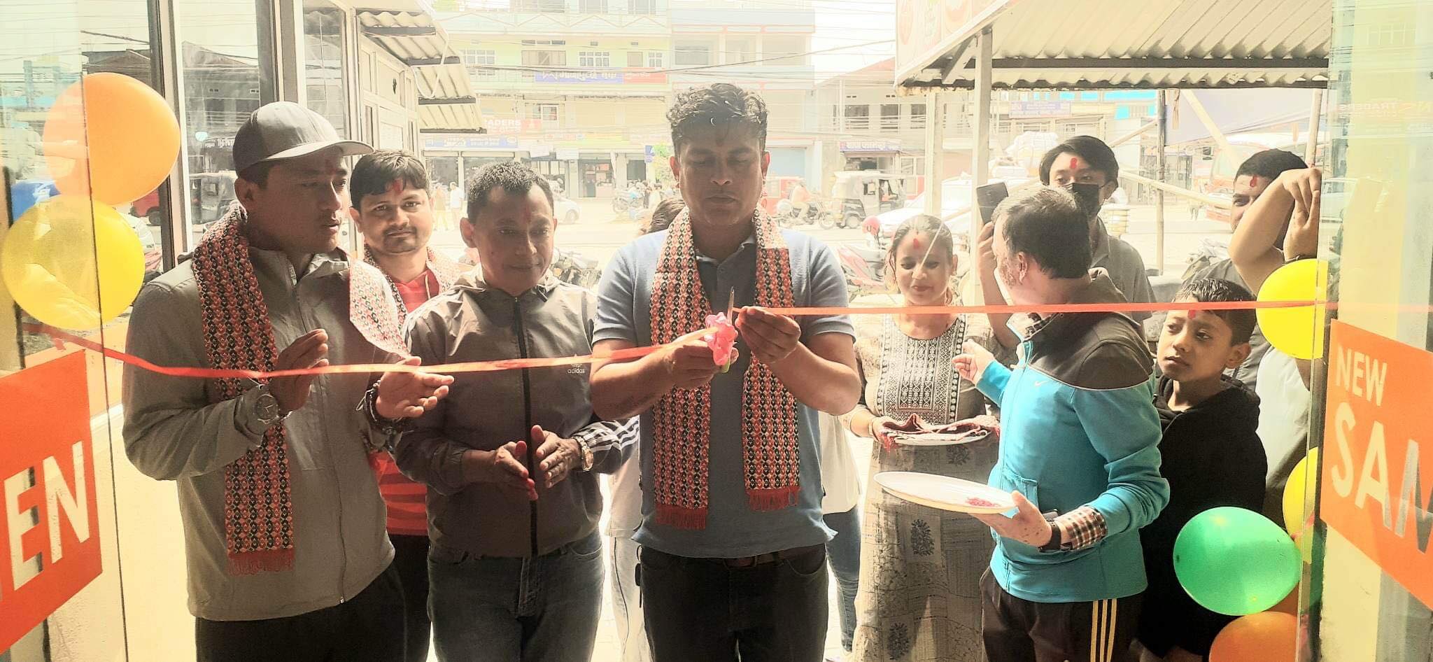 उर्लाबारी चौकमा सुविधासम्पन्न न्यु सम्राट होटल संचालनमा