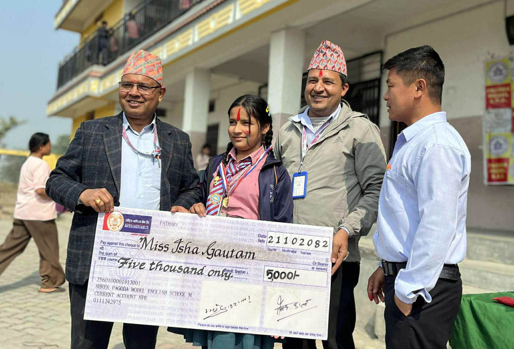 पेगोडा मोडल स्कुलद्वारा उत्कृष्ट विद्यार्थीहरू नगद सहित पुरस्कृत